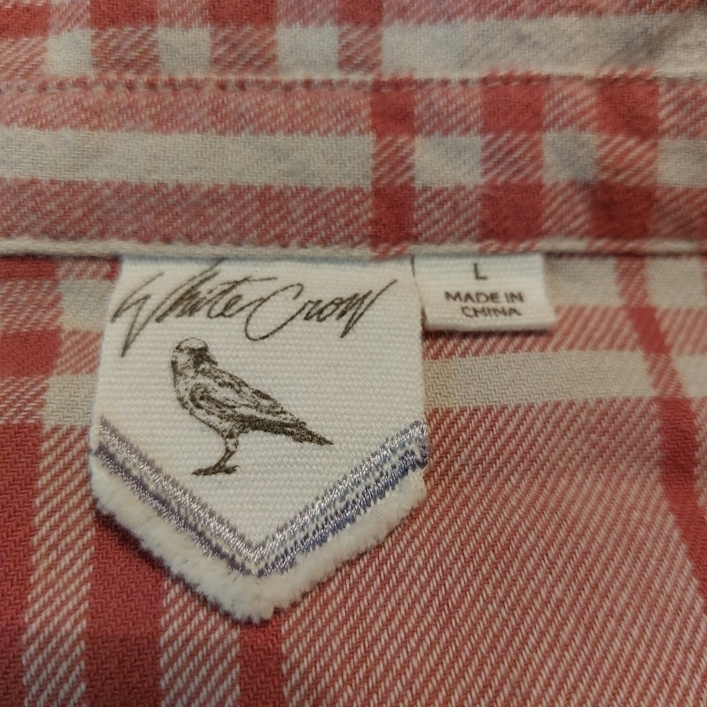 White CROW LADIES LONG SLEEVE BUTTON UP TOP- L 👚 - Picture 4 of 4